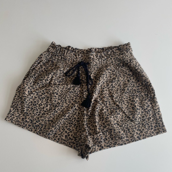 Abercrombie leopard linen shorts small - Picture 2 of 4